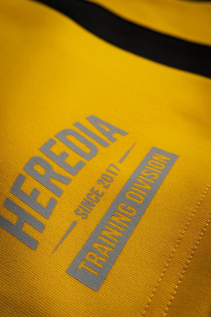 Short Training Division Amarillo/Negro - Heredia Clothing